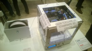 Fig. X: La stampante Materia 101 allo stand Arduino